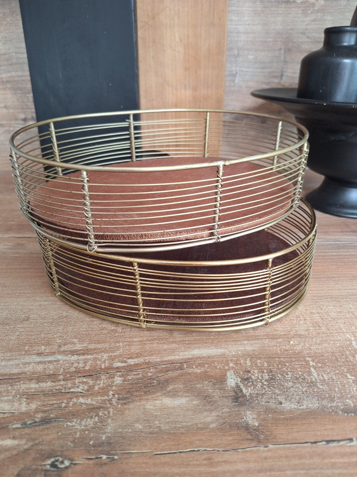 Set van 2 gouden draadmanden/schalen met bruine inleg, Ophalen of Verzenden, Rond