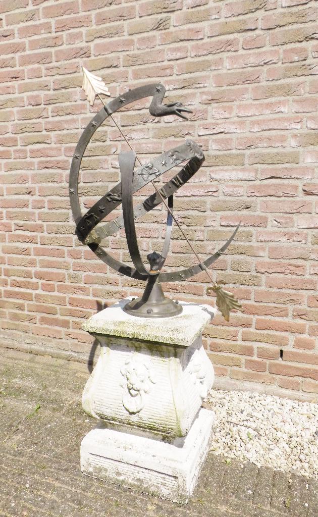 Koperen zonnewijzer op zuil, Ophalen, Gebruikt