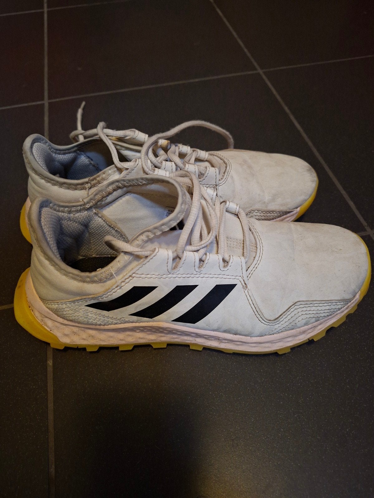 Hockey schoen buiten Licht gebruikte unisex schoenen maat 37, Adidas, Ophalen of Verzenden, Zo goed als nieuw, Jongen of Meisje