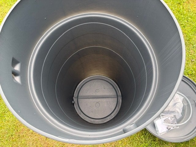 Nieuwe 230l. REGENTON met aansluitmateriaal zoals kraantje., Ophalen, Kunststof, Met kraantje, 150 liter of meer