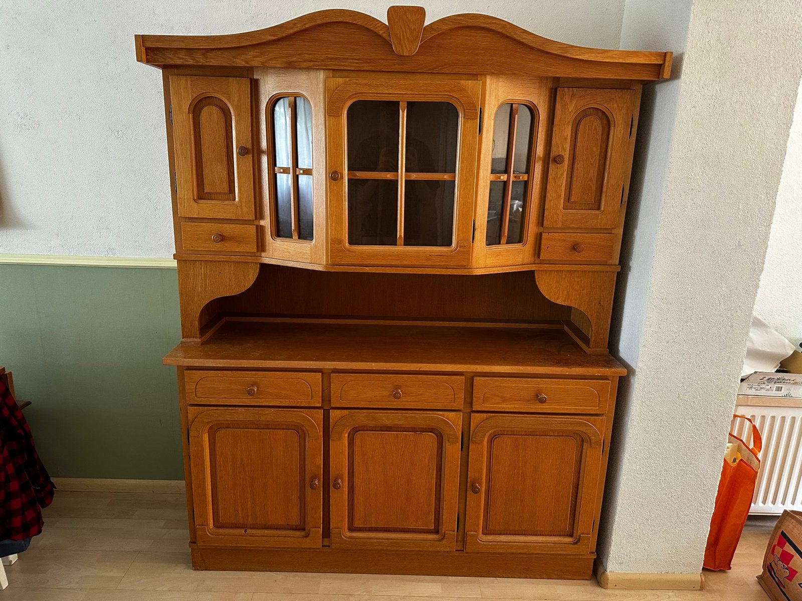 Eikenhouten buffetkast met vitrine en lades, Ophalen, Gebruikt, 100 tot 150 cm, Eikenhout