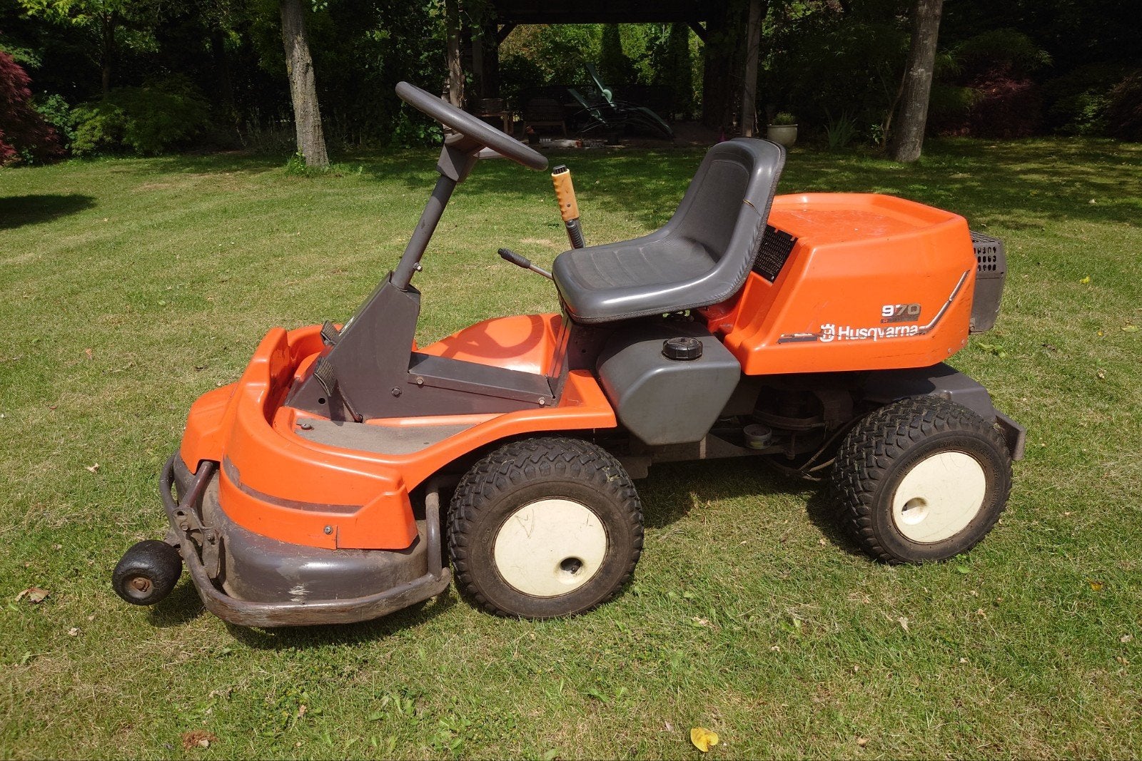 Husqvarna 970 Rider Zitmaaier met borstel opvangbak, Ophalen, Cirkelmaaier, Gebruikt, 50 cm of meer