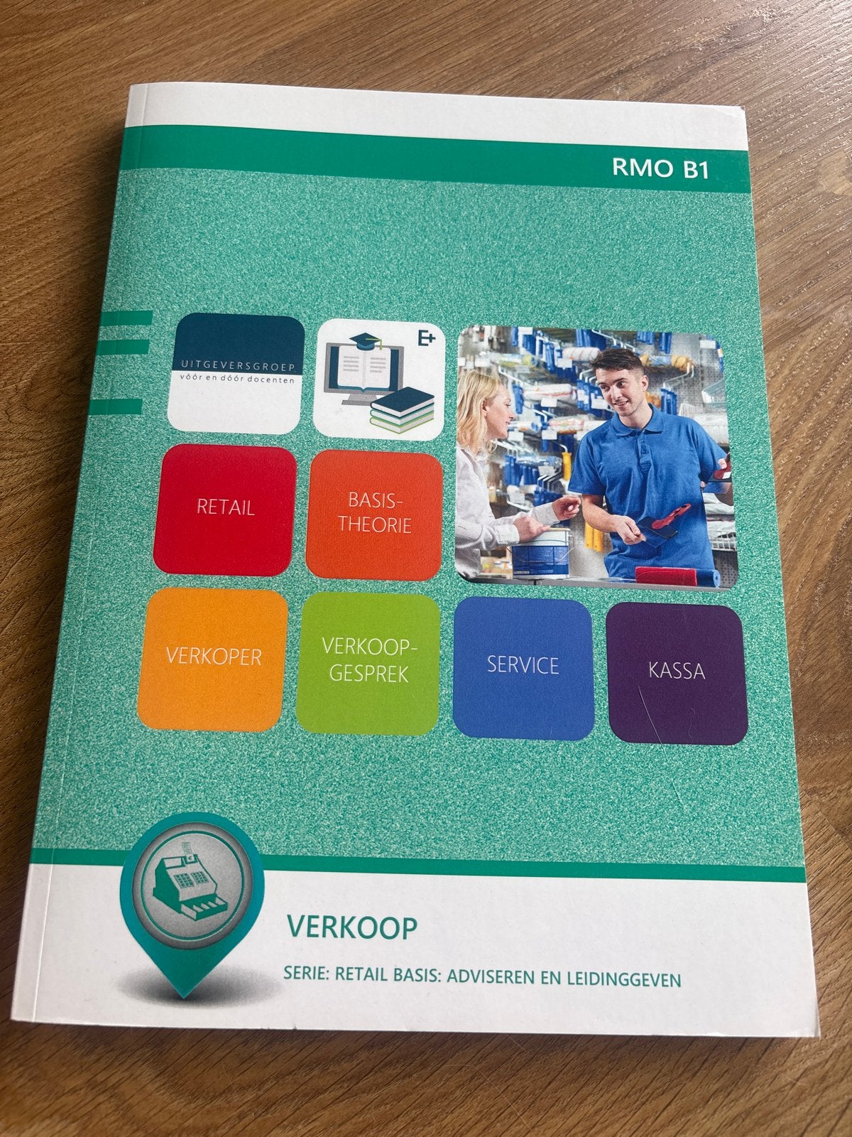 Verkoop RMO B1 - Retail Basis: Adviseren en Leidinggeven, Boeken, Ophalen, Zo goed als nieuw, MBO