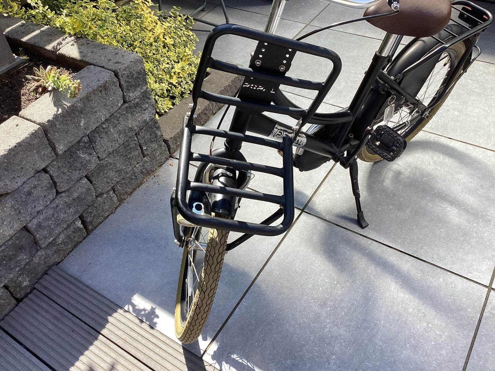 Zwarte transportfiets met voordrager en achterdrager, Ophalen, Zo goed als nieuw, Velgrem, 20 inch of meer