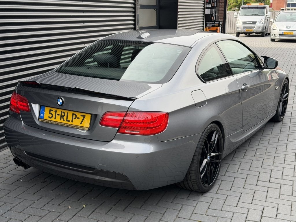 BMW 3 Serie Coupe 320i Corp.L. BnsL.S| M-PAKKET| AUTOMAAT| 1, Auto's, Euro 5, 15 km/l, 4 cilinders, 4 stoelen