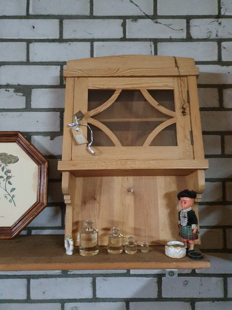 Antiek massief houten Wandkastje voor veel doeleinden: keu-, Antiek en Kunst, Ophalen
