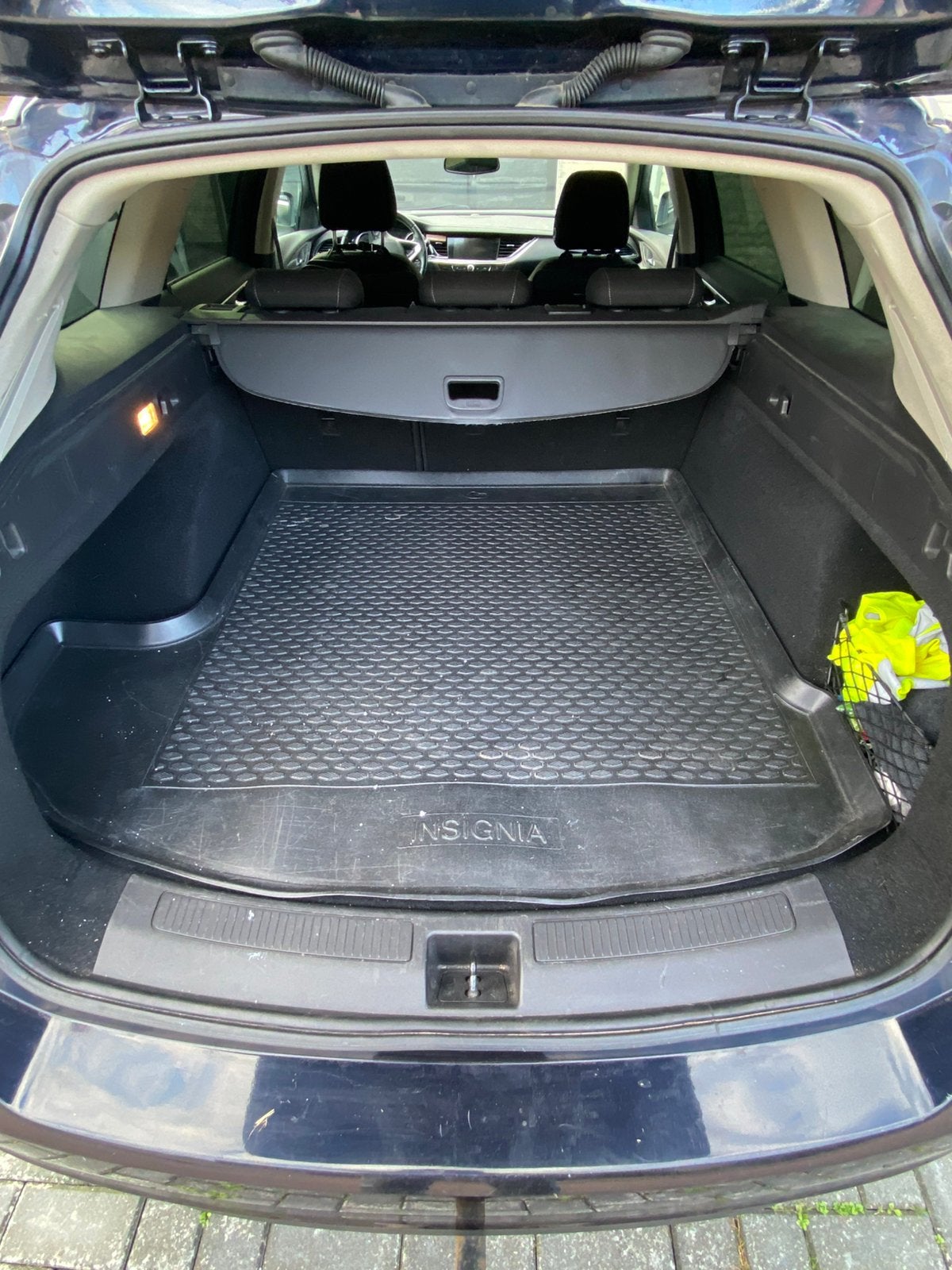 Kofferbakmat voor de Opel Insignia, Ophalen, Zo goed als nieuw