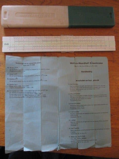 Rekenlineaal Wolter-Noordhoff FJ 102, Antiek en Kunst, Antiek | Gereedschap en Instrumenten, Ophalen of Verzenden