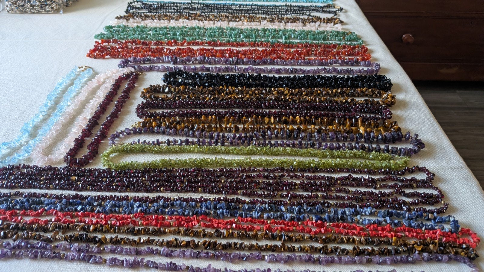 Partij van 29 Edelsteen Splinterkettingen, Sieraden, Tassen en Uiterlijk, Gebruikt, Overige kleuren, Ophalen of Verzenden, Steen of Mineraal