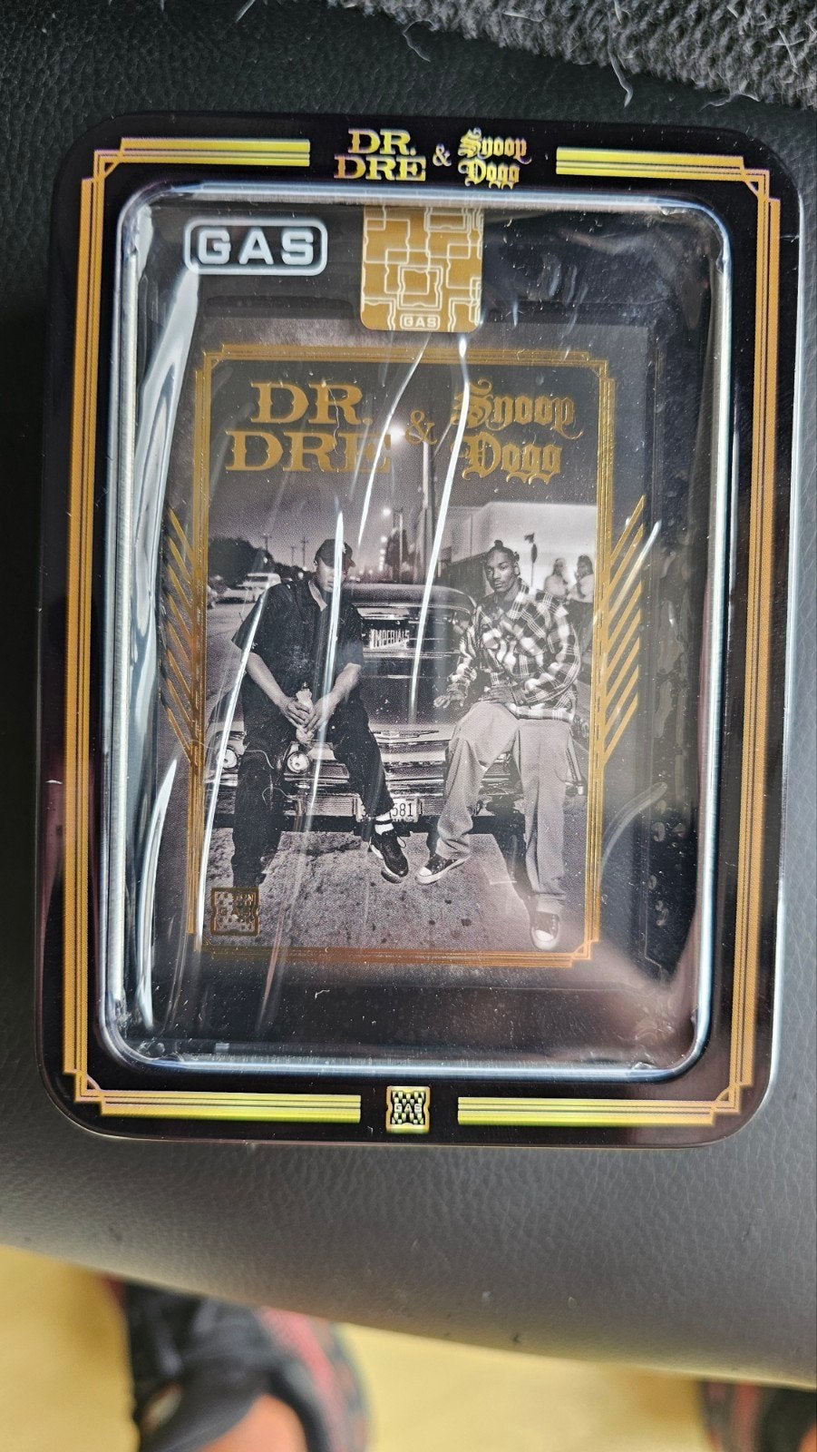 Dr. Dre & Snoop Dogg GAS Deluxe Trading Card Tin – Gold, Ophalen of Verzenden, Nieuw