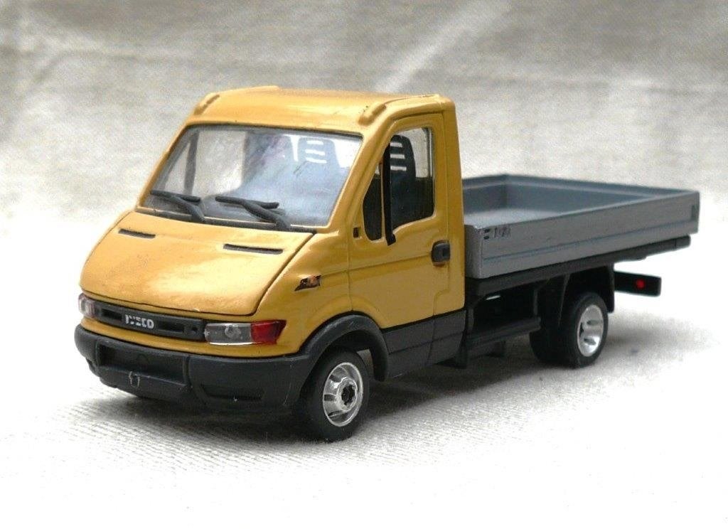 agritec italy. Iveco daily met open laadbak. 1/43., Ophalen of Verzenden, Gebruikt, Auto, Overige merken