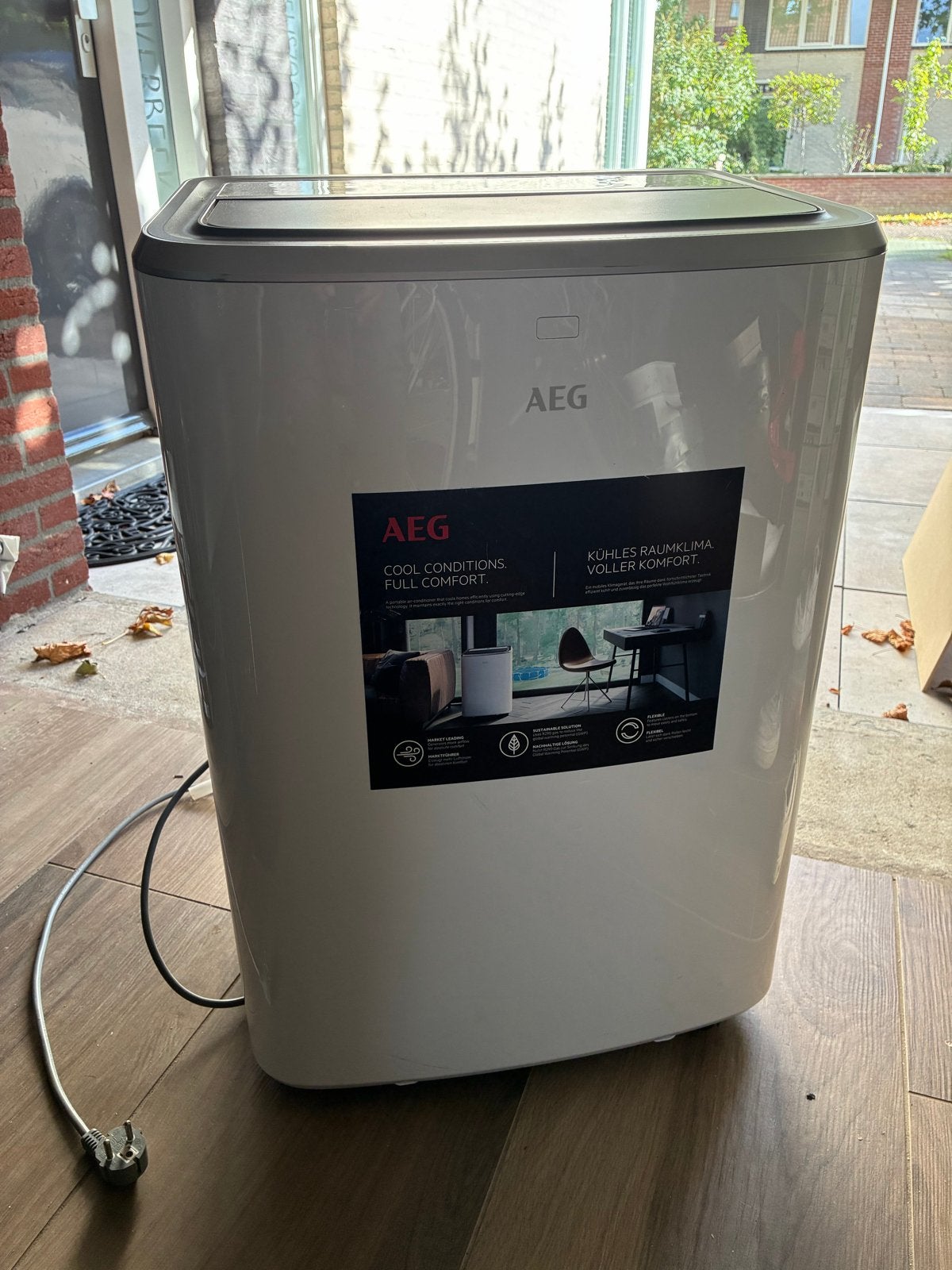 AEG Mobiele Airco met Afvoerslang en Raamdoorvoerdoek, Ophalen, Minder dan 60 m³, 3 snelheden of meer, Zo goed als nieuw