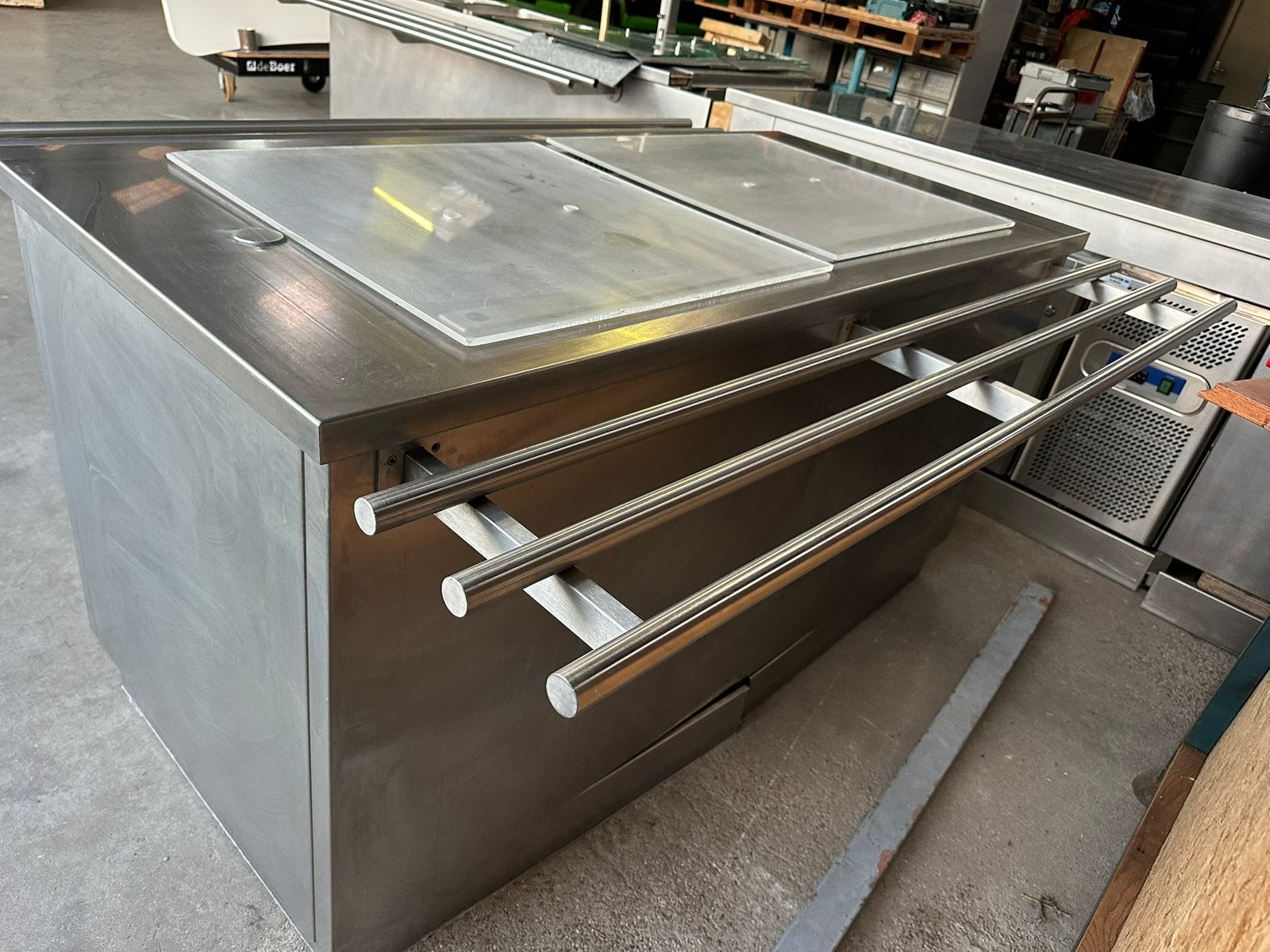 Au bain-marie 2 stuks aanwezig (koeling en verwarming), Ophalen, Gebruikt, W, E