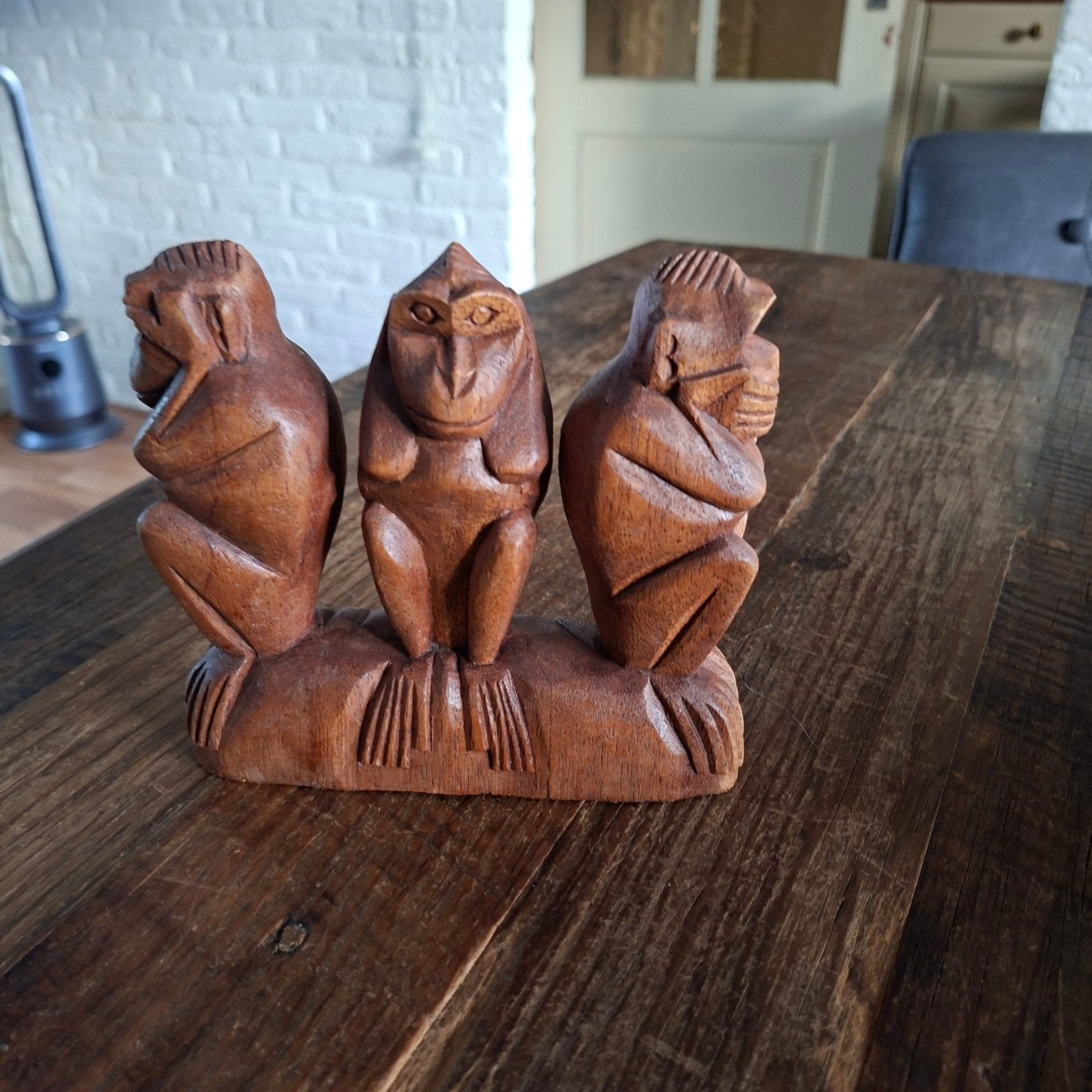 Horen Zien en Zwijgen  3 Apen op Houten Stronk 15x14 cm, Antiek en Kunst, Ophalen of Verzenden