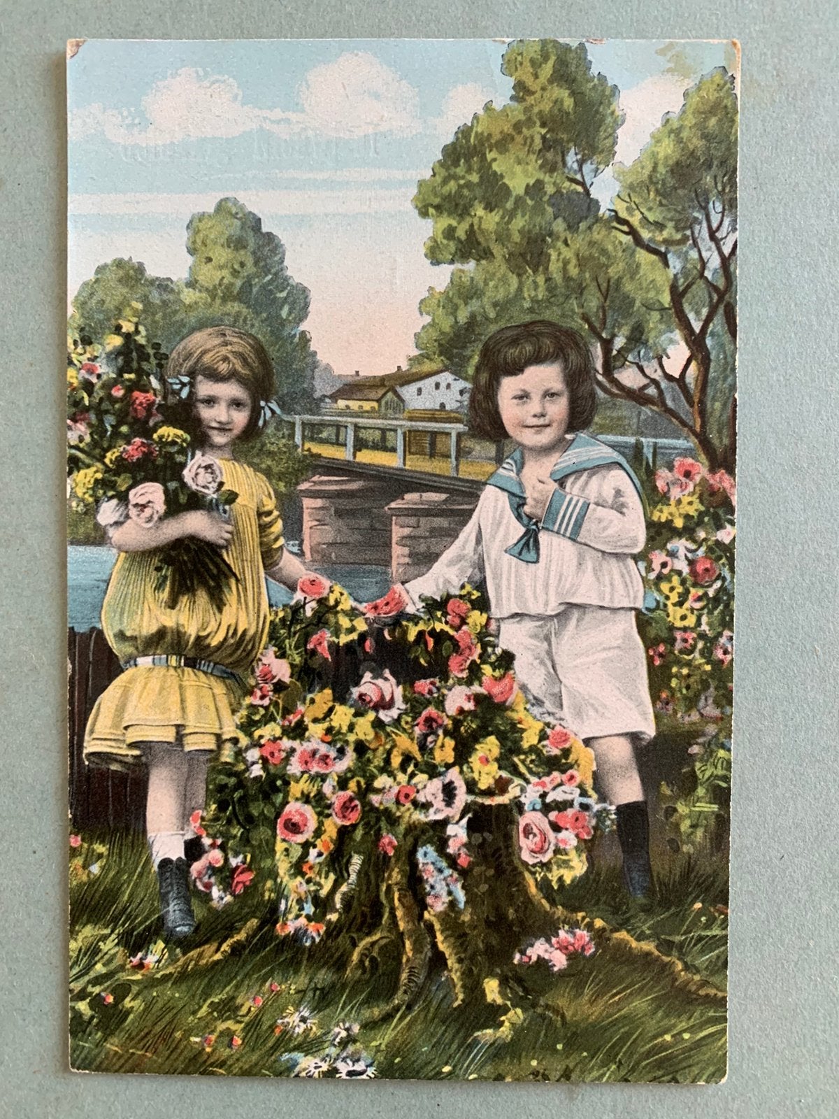 Kindjes met bloemen, Verzamelen, Ansichtkaarten | Themakaarten, Ophalen of Verzenden, Voor 1920, Gelopen, Kinderen