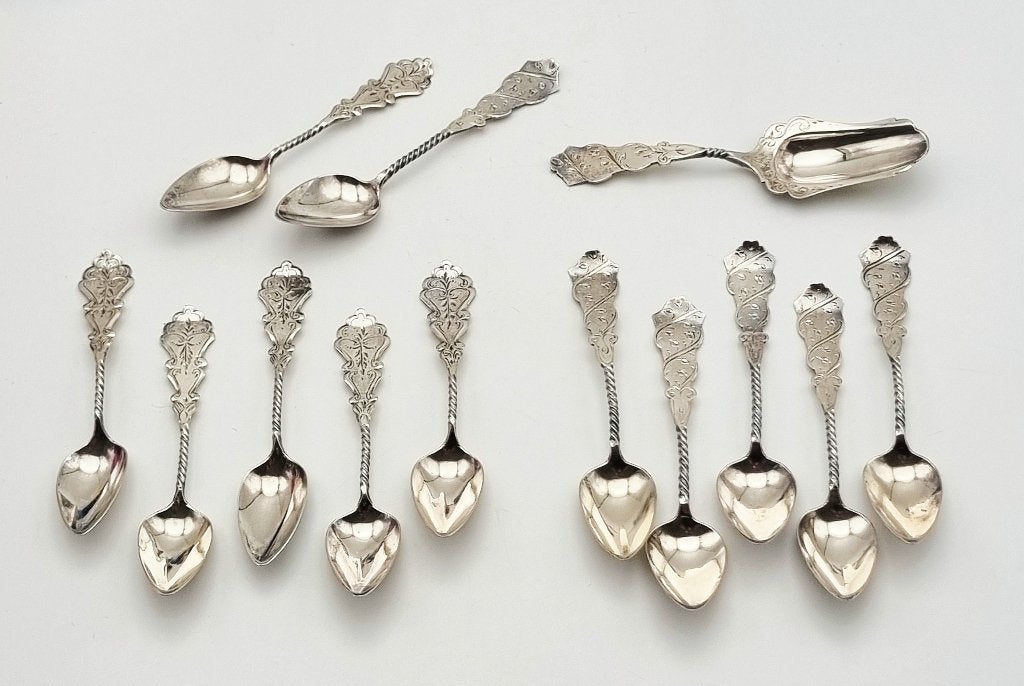 1057. Zilveren theelepels en suikerschep, 20e eeuw, Antiek en Kunst, Ophalen, Zilver