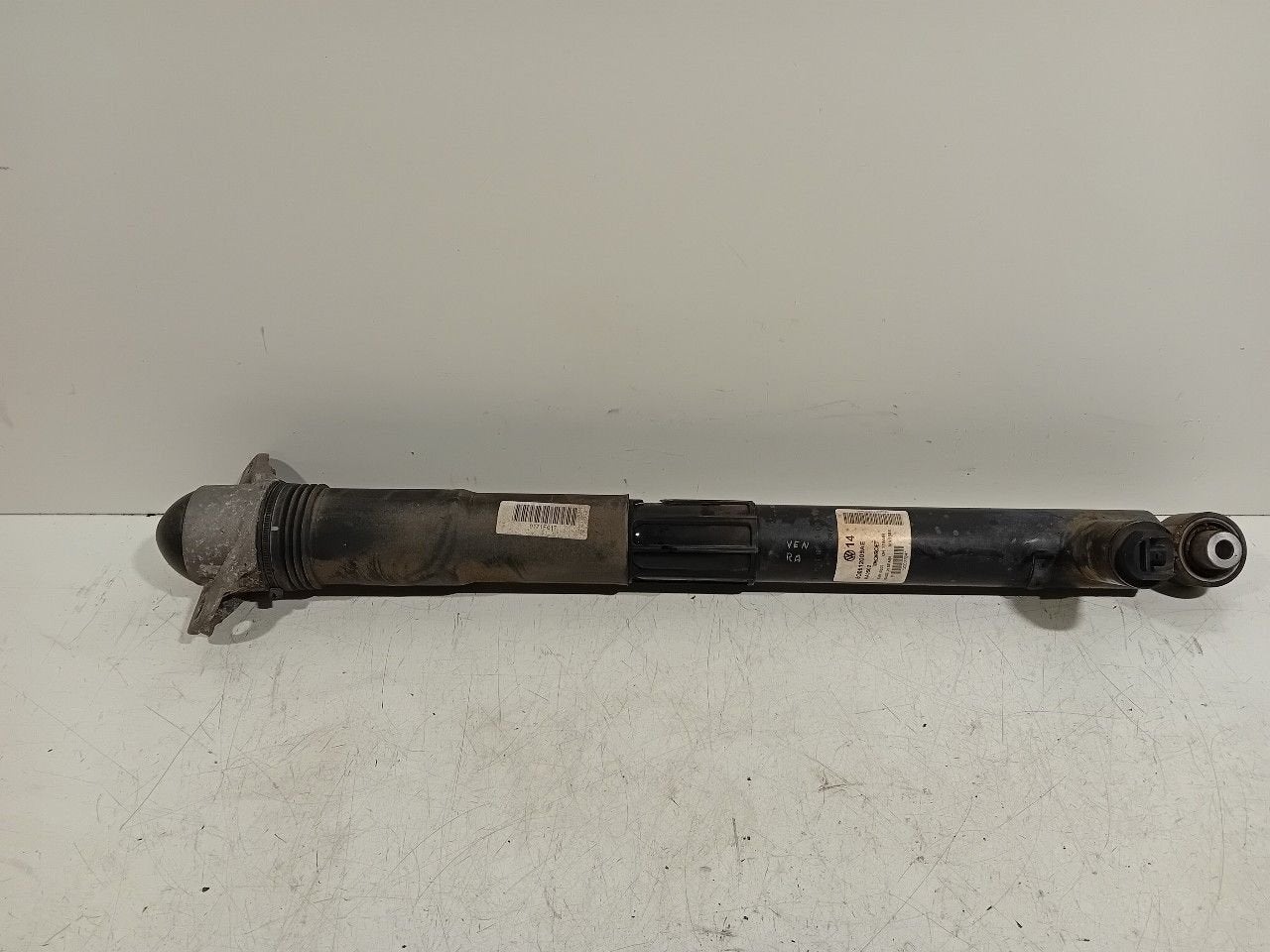 Schokbreker rechts achter Volkswagen Golf, Onderdelen@venauto.nl, Van der Ven Autorecycling B.V., Gebruikt, Ettenseweg 76, 4706 PB Roosendaal, The Netherlands