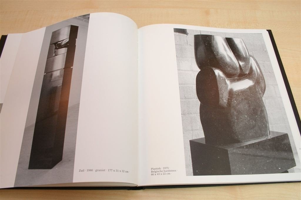 Leo de Vries, Beelden — Overzicht van zijn Werk [1998], Boeken, Ophalen of Verzenden, Zo goed als nieuw, Beeldhouwkunst