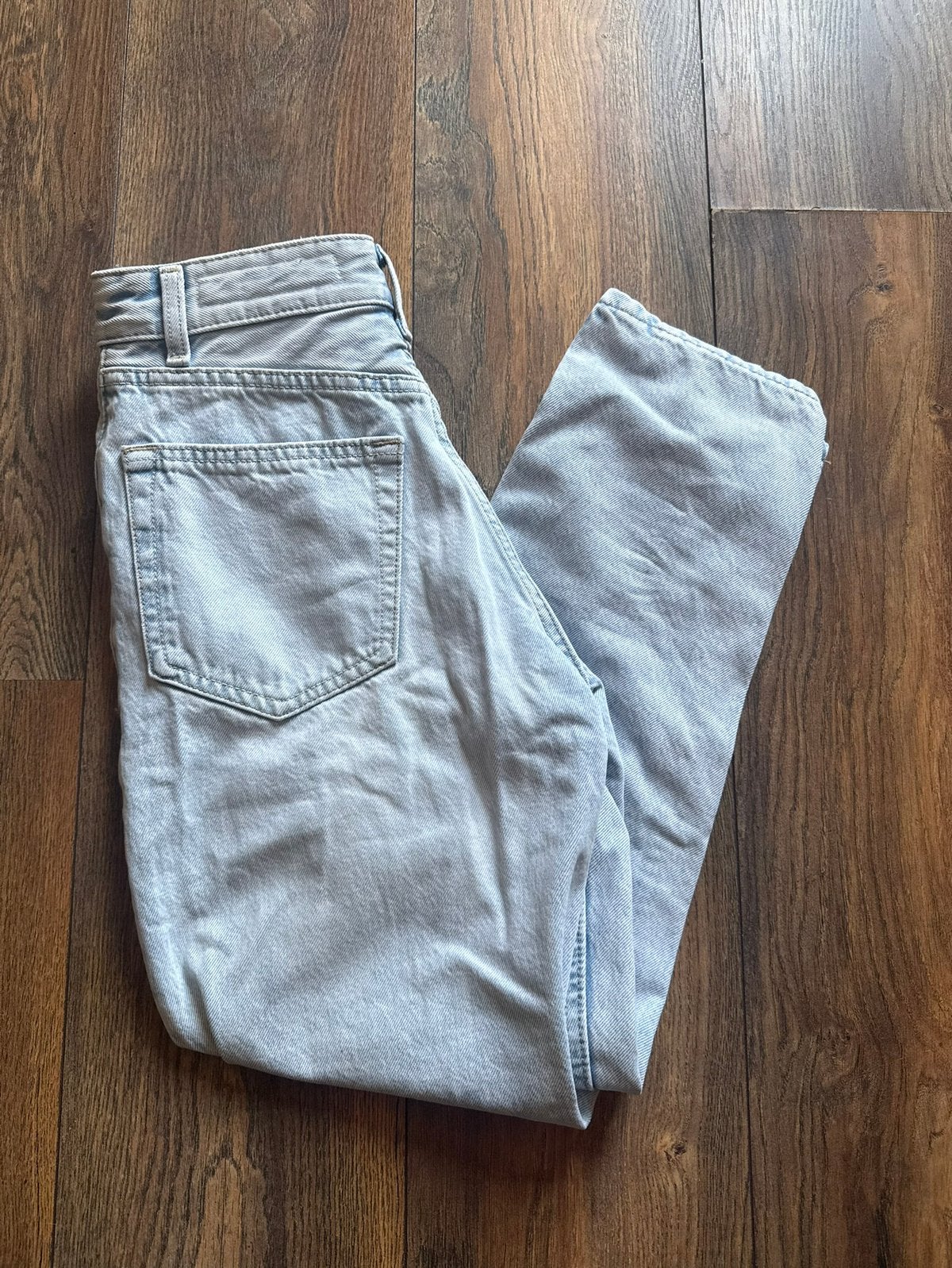 Bershka blauwe spijkerbroek in maat 32 (USA 26), Ophalen of Verzenden, Zo goed als nieuw, Blauw, W32 (confectie 46) of kleiner