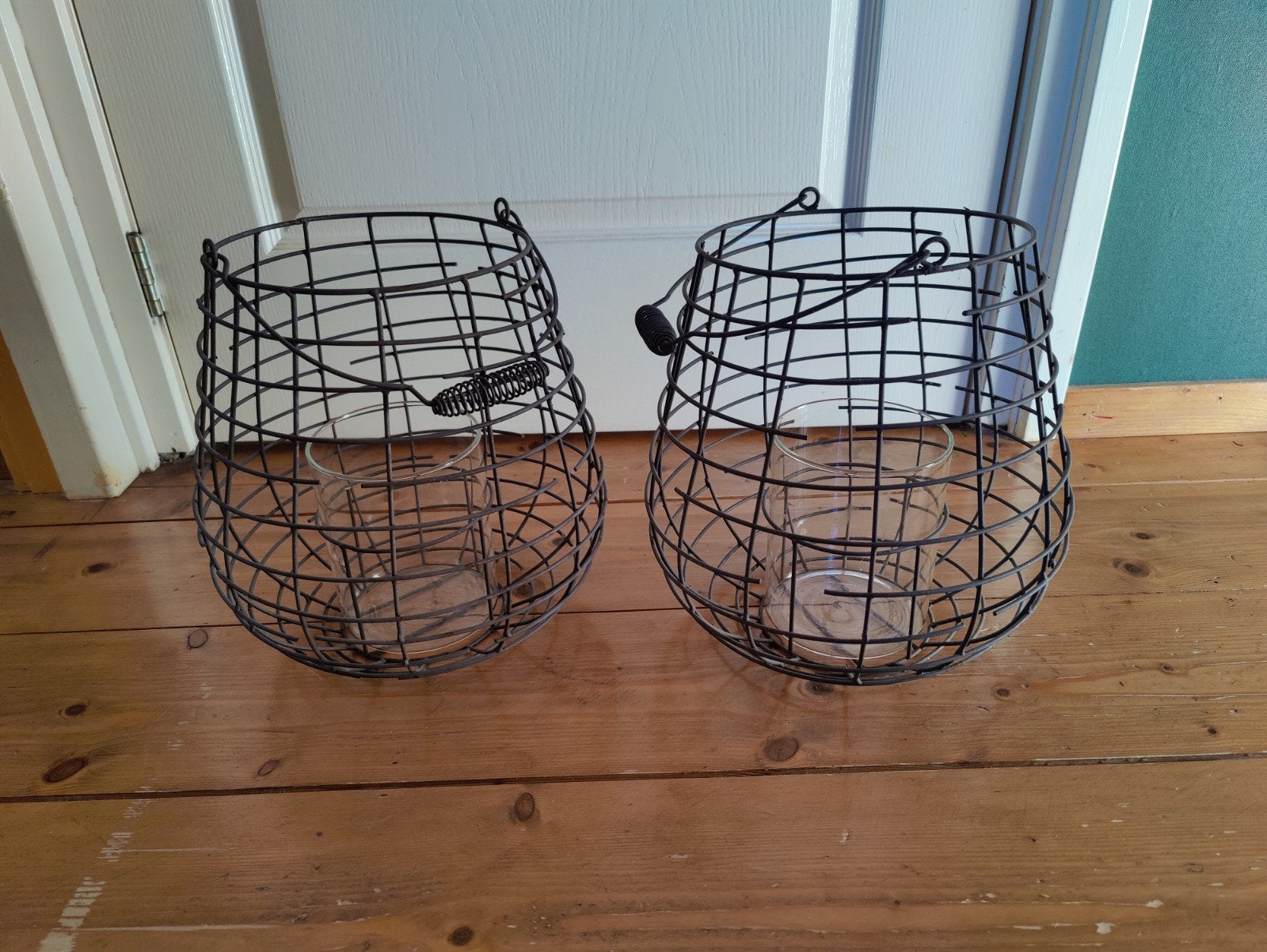 Set van 2 metalen windlichten/lantaarns met glazen houders, Windlicht, Gebruikt, Ophalen of Verzenden, Metaal