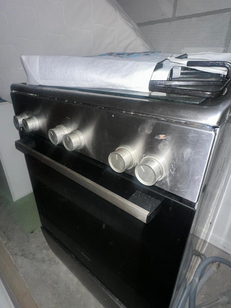 Bosch gasfornuis, Witgoed en Apparatuur, Fornuizen, Zo goed als nieuw, Vrijstaand, Gas, 4 kookzones, 85 tot 90 cm, Ophalen