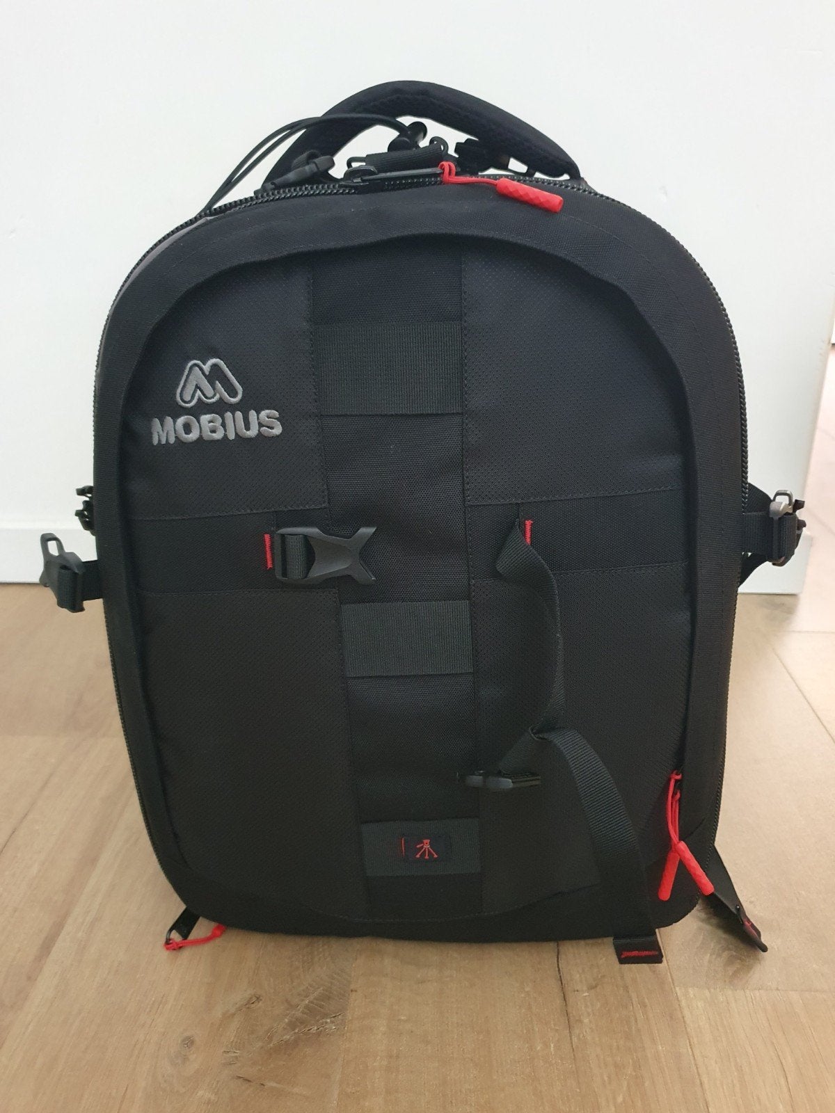 Mobius cameratas / rugzak - Zwart met rode accenten, Overige merken, Rugtas, Nieuw, Ophalen of Verzenden