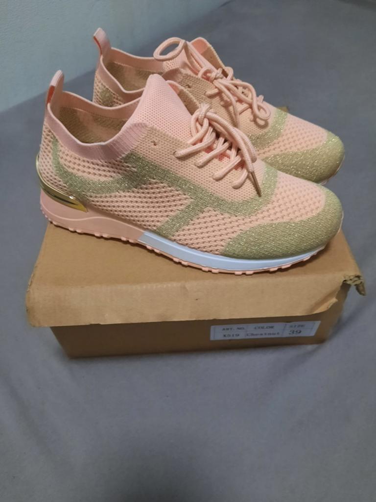 Dames schoenen Maat 39  nieuw in doos, Nieuw, Ophalen of Verzenden, Sneakers of Gympen, Overige kleuren