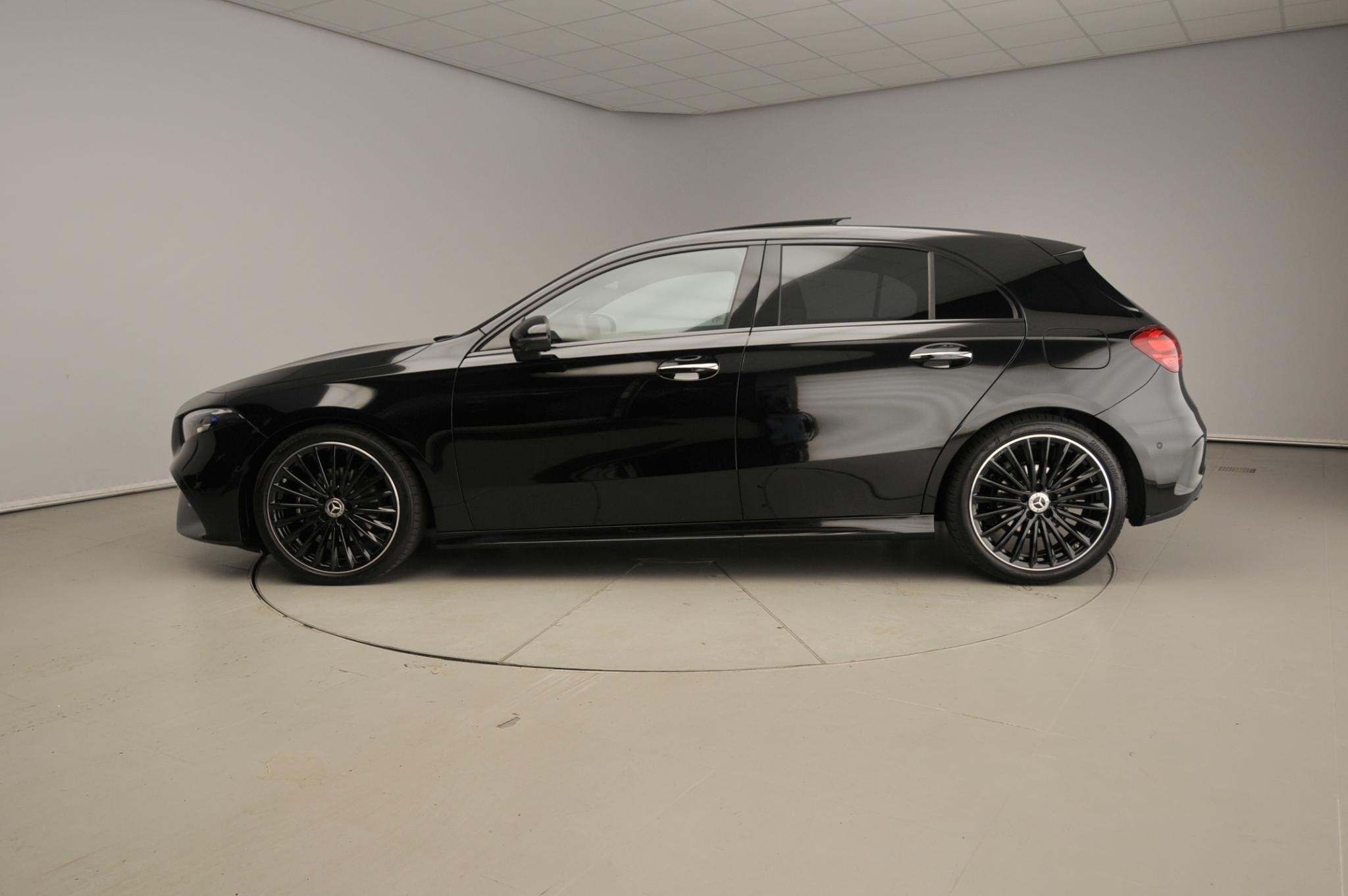 Mercedes-Benz A-klasse 180 Business Solution AMG Automaat /, Auto's, Mercedes-Benz, Gebruikt, 4 cilinders, Zwart, Origineel Nederlands