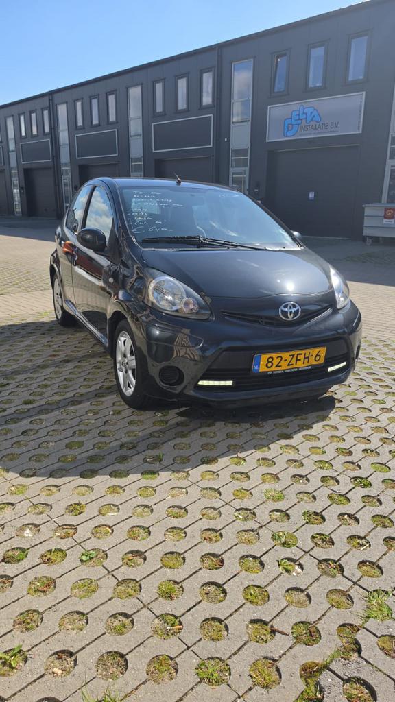 Toyota Aygo 1.0 12V Vvt-i automaat 2012 Grijs 42.000 km nap, Auto's, Zwart, 4 stoelen, 68 pk, Origineel Nederlands