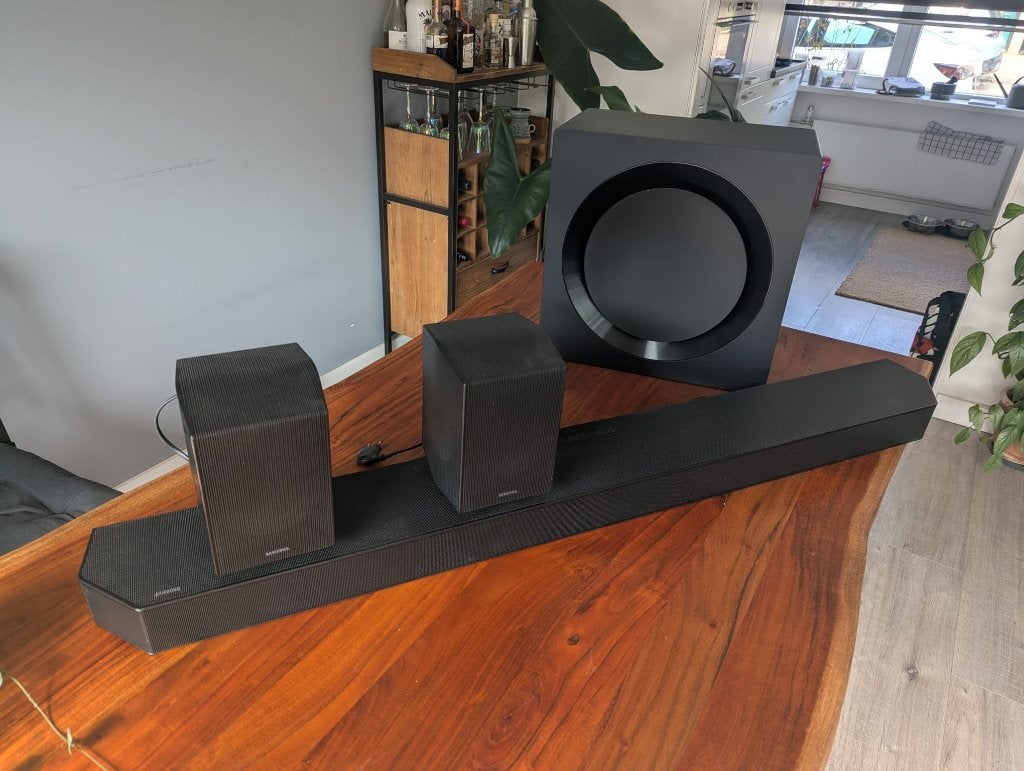 Samsung HW-Q990B Soundbar + Subwoofer + Rear speakers
