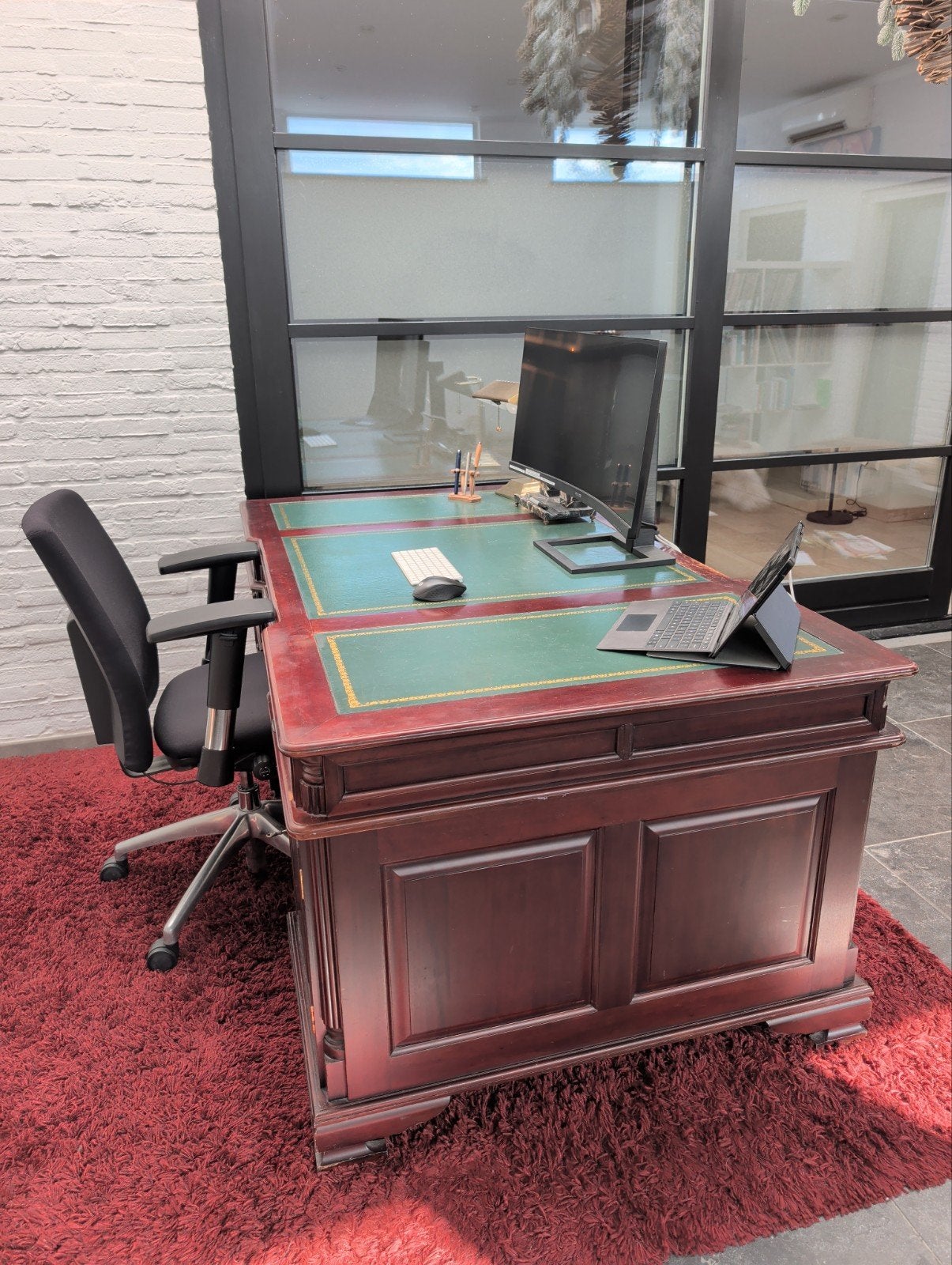 Klassiek houten partner deel / notaris bureau, Huis en Inrichting, Bureaus, Ophalen, Gebruikt, Hout, Bruin