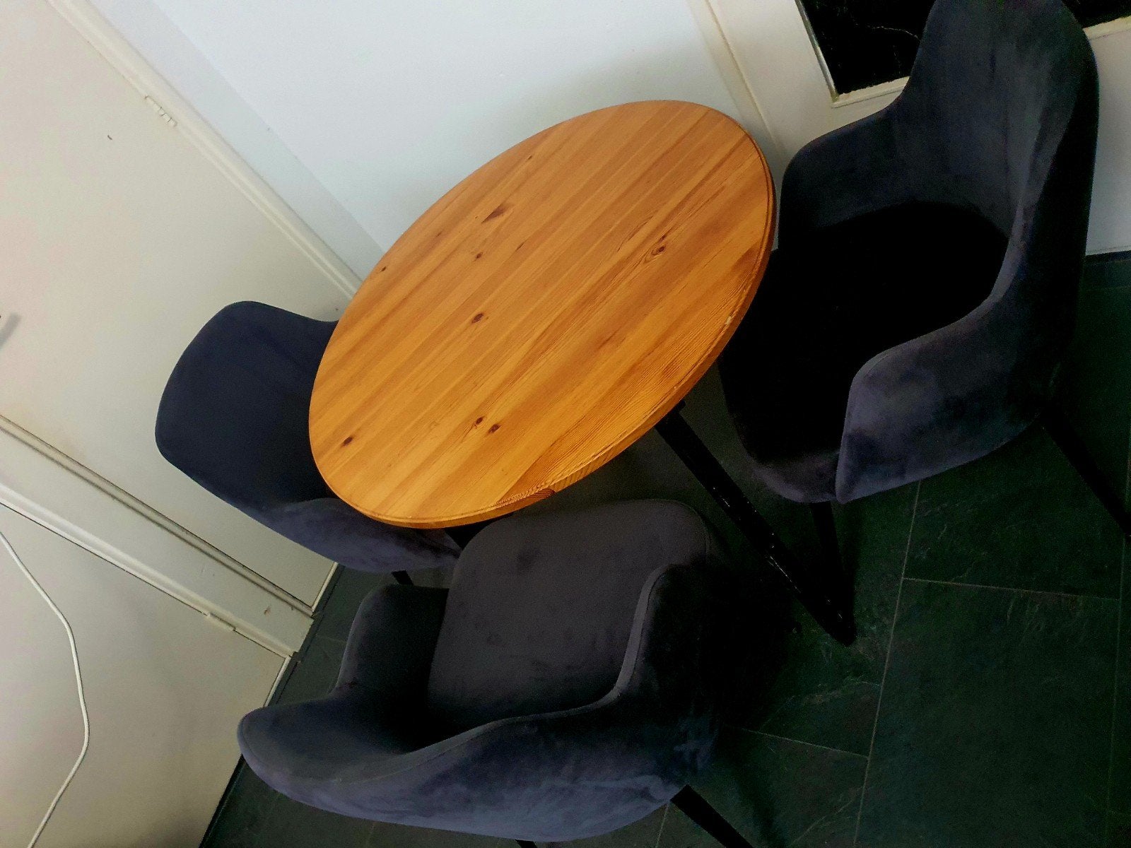 Eettafel met 3 stoelen - Rond, Hout en Velours, Gebruikt, 50 tot 100 cm, Rond, Overige houtsoorten
