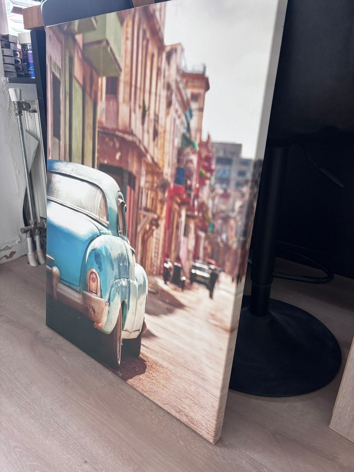 Schilderij Cuba - Klassieke auto in Havana, Antiek en Kunst, Op houten frame, Ophalen of Verzenden, Print, Stadsgezicht