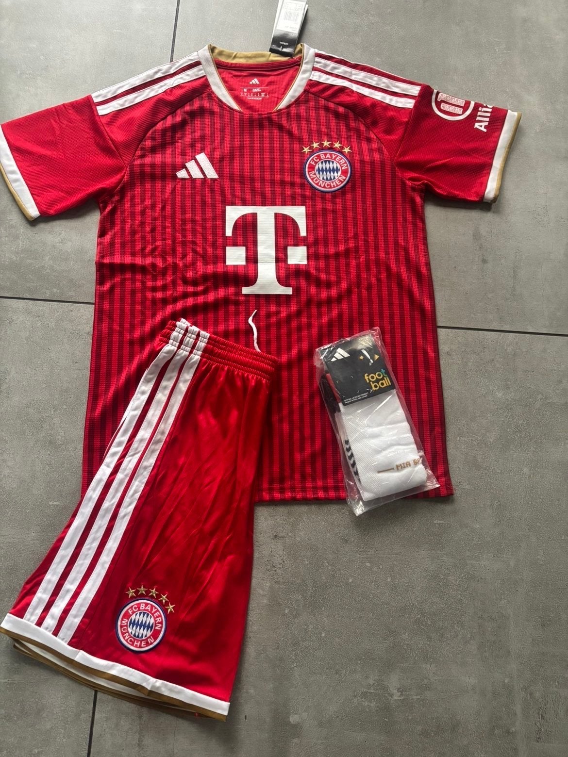 FC Bayern München Thuisshirt Set Maat M met Kane 9, Maat M, Ophalen of Verzenden, Zo goed als nieuw, Set