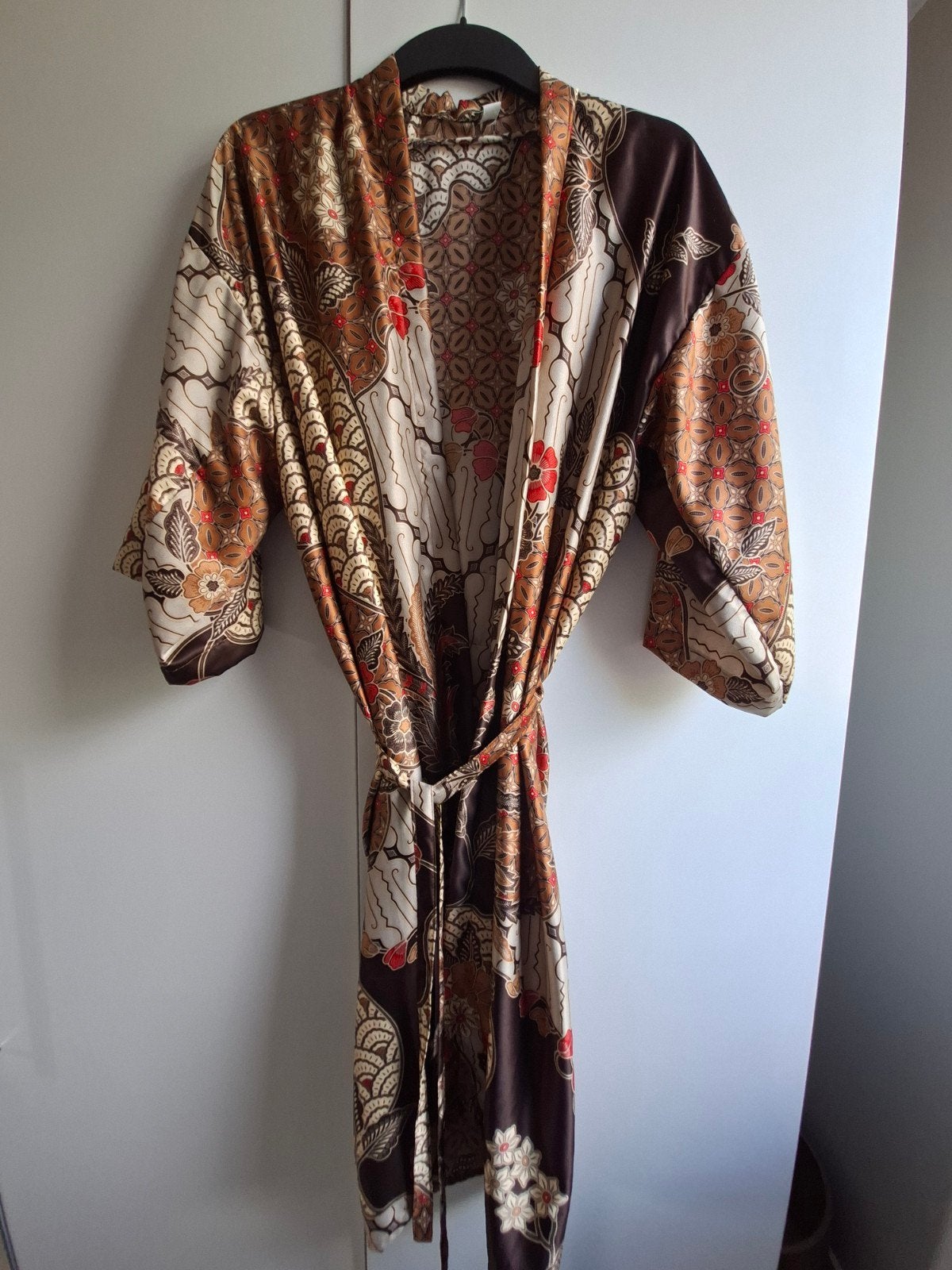 Zijden ochtendjas/badjas S - Indonesische batikprint, Ophalen of Verzenden, Zo goed als nieuw