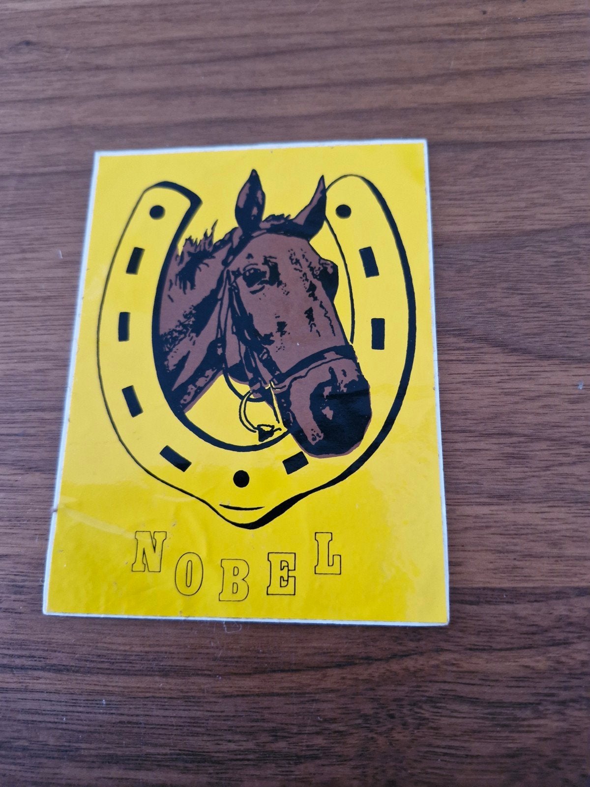 8295 Vintage Nobel Paard Hoefijzer Sticker, Ophalen of Verzenden, Gebruikt, Dier en Natuur