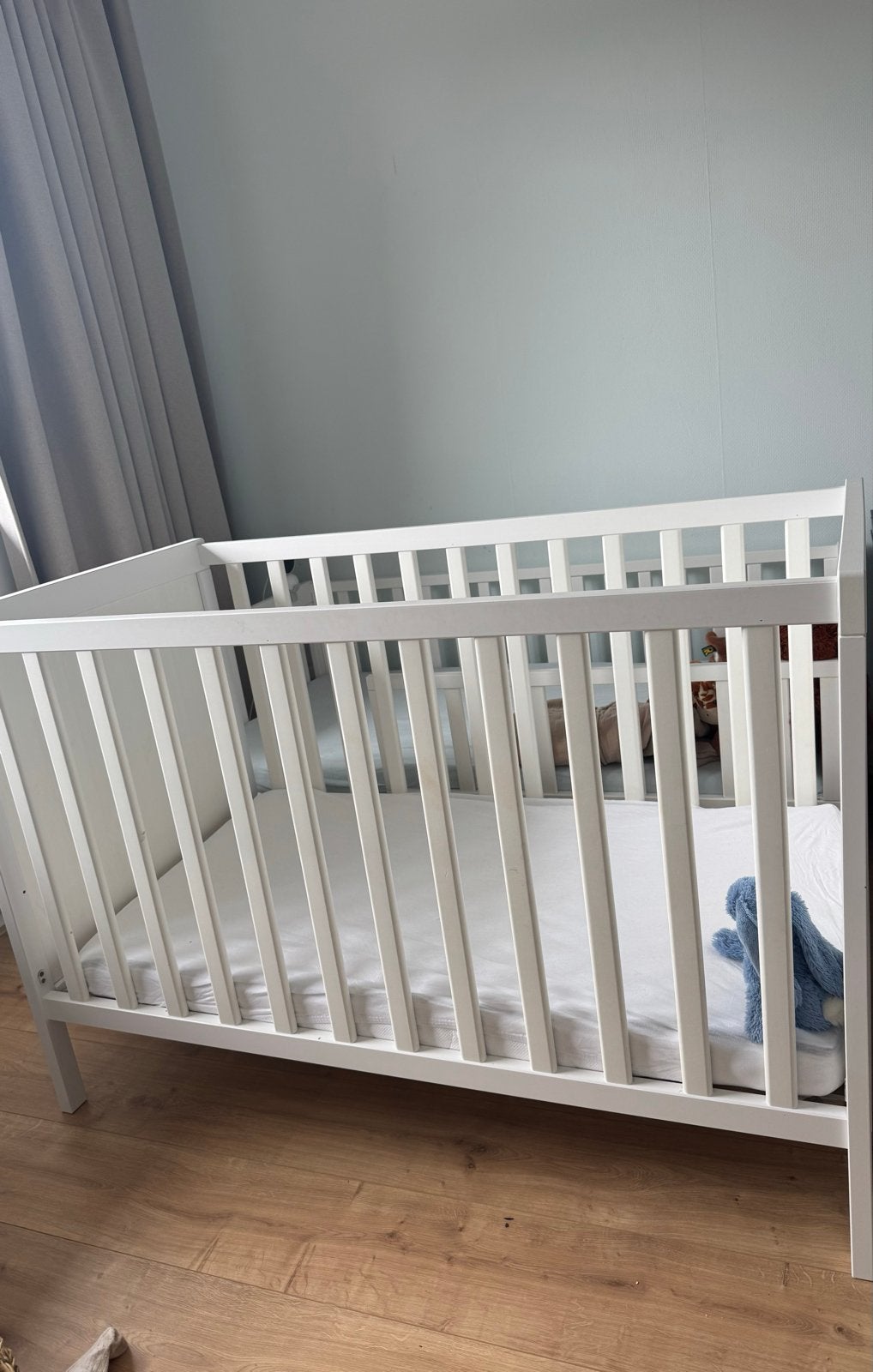 IKEA SUNDVIK Babybedje Wit 60x120 - Goede staat, Kinderen en Baby's, Babywiegjes en Ledikanten, Ophalen, Gebruikt, Ledikant