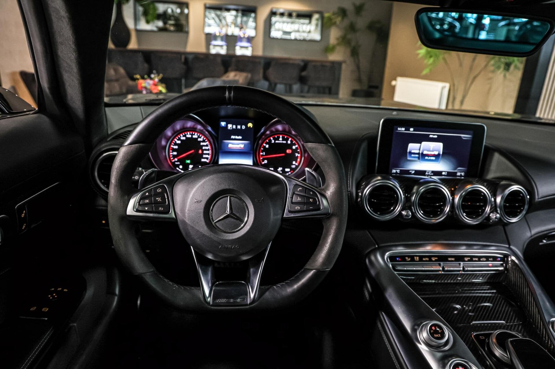 Mercedes AMG GT 4.0 S|Carbon|Memory|Pano|Burmester|Camera, Auto's, Mercedes-Benz, Automaat, Achterwielaandrijving, Gebruikt, 510 pk