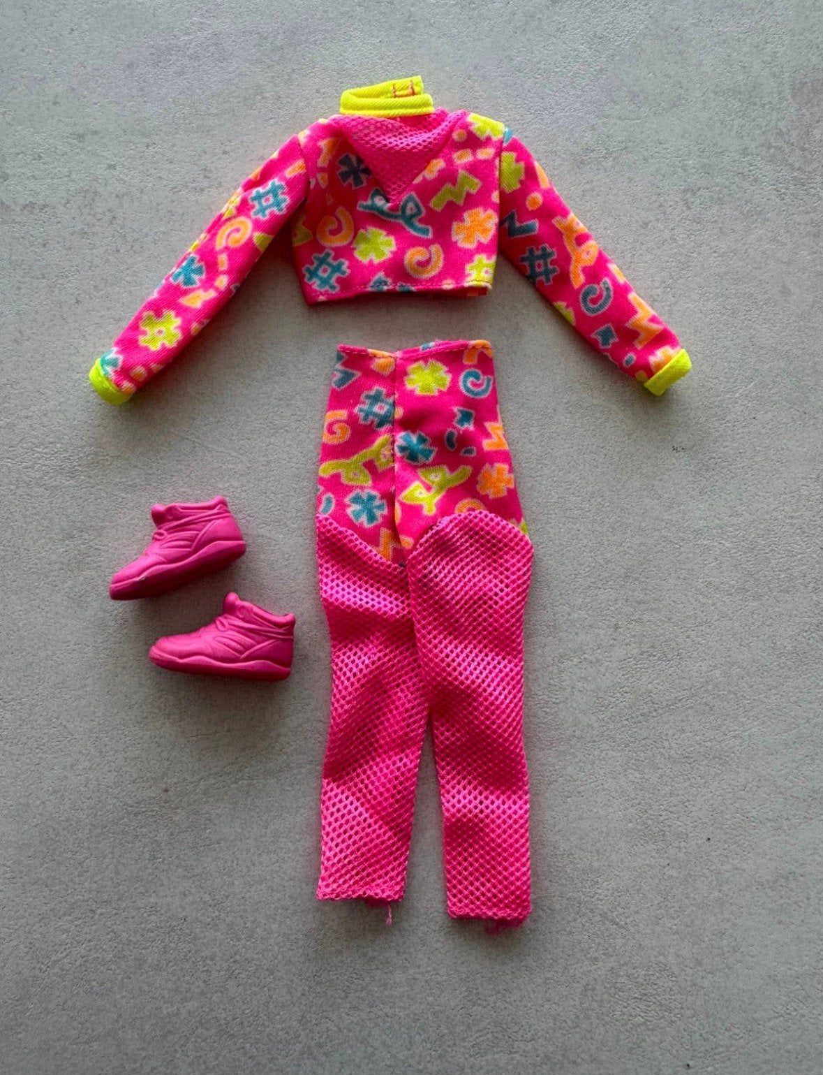 Barbie sport outfit jaren 90, Verzamelen, Poppen, Ophalen of Verzenden, Gebruikt, Kleertjes