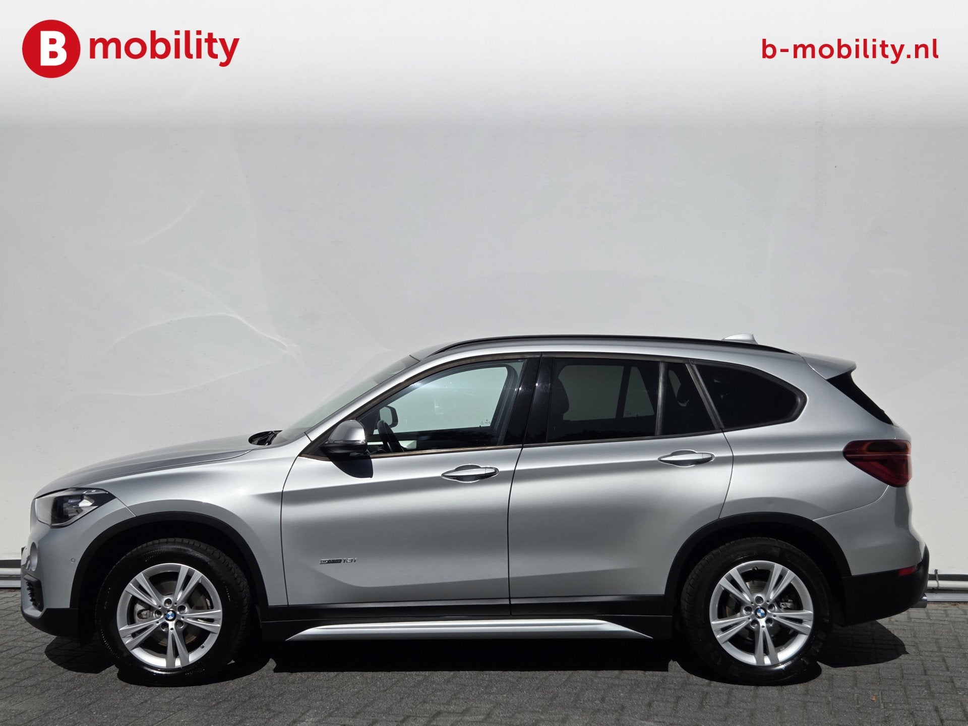 BMW X1 sDrive18i Executive X Line Automaat Trekhaak 1700kg |, Auto's, 136 pk, Leder, 19 km/l, 3 cilinders