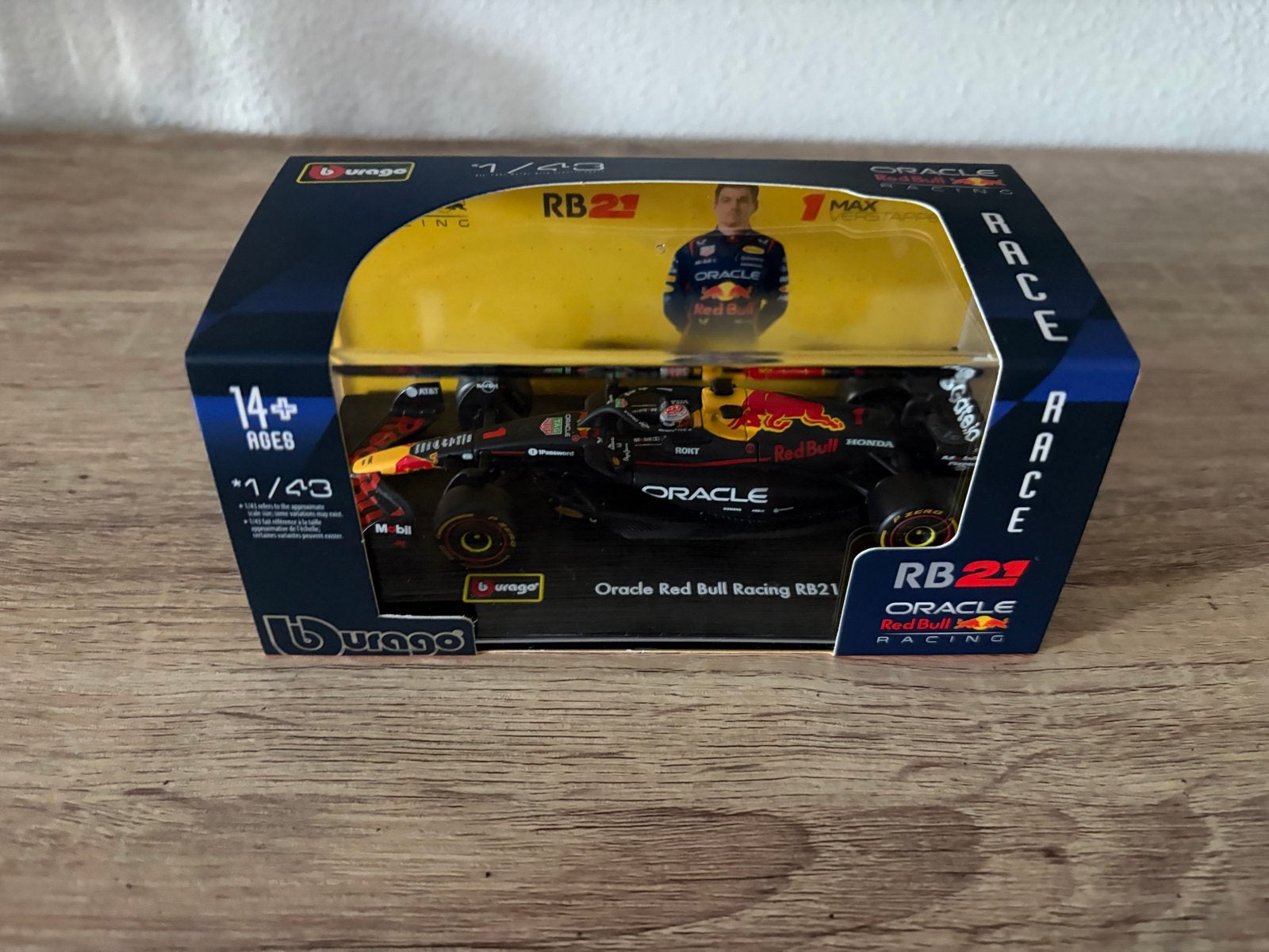 Bburago Oracle Red Bull Racing RB21 1/43 Max Verstappen, Ophalen of Verzenden, Zo goed als nieuw, Auto, Overige merken