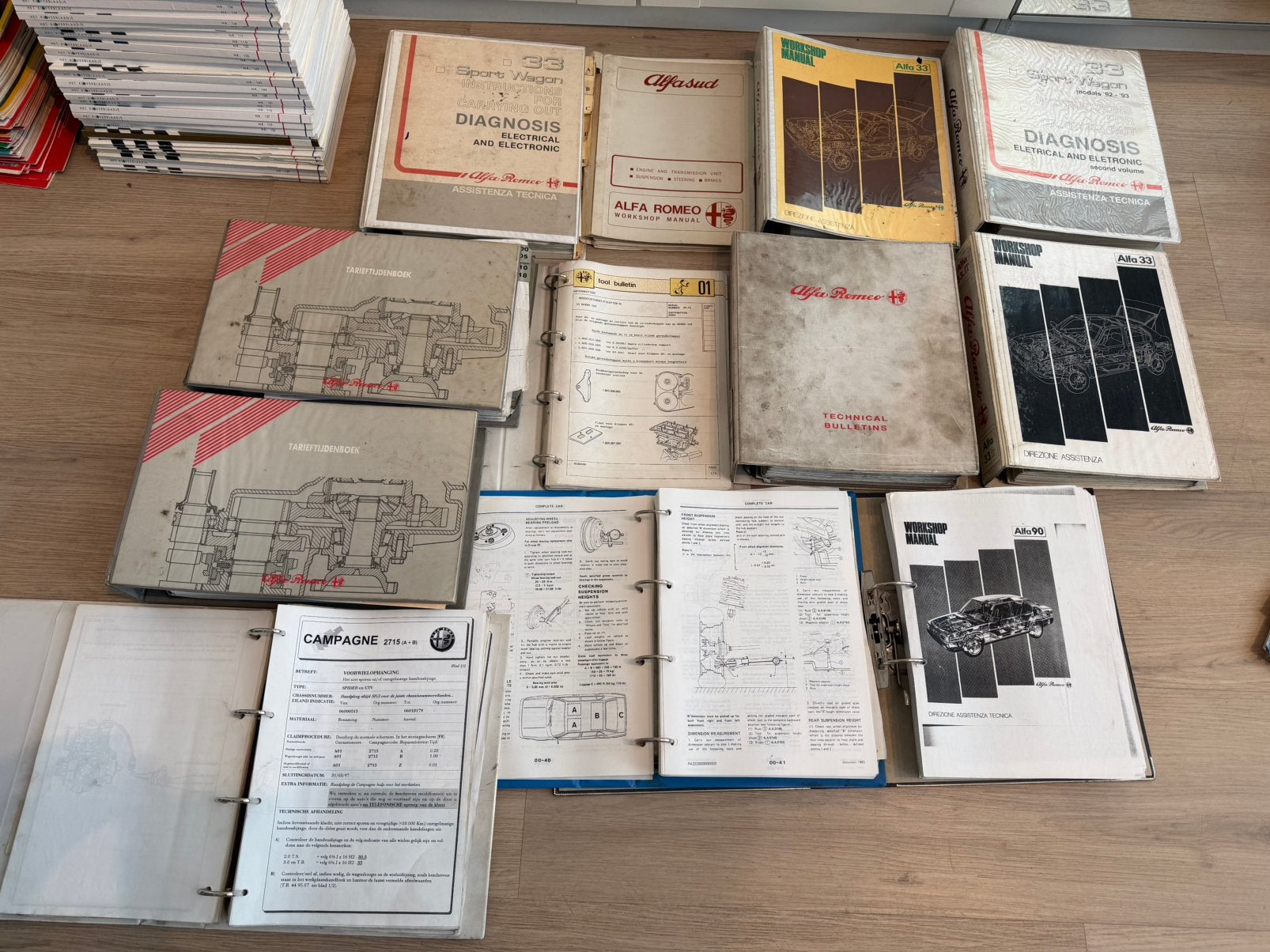 Alfa Romeo werkplaatshandboeken klaverblaadjes folders tijds, Boeken, Ophalen of Verzenden, Zo goed als nieuw, Alfa Romeo