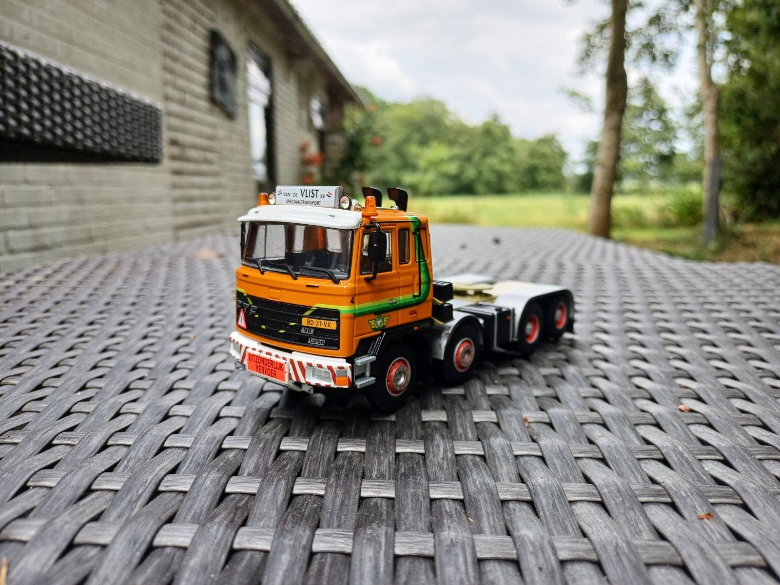 WSI FTF 8x4 zwaartransport trekker vd Vlist, Hobby en Vrije tijd, Modelauto's | 1:50, Ophalen of Verzenden, Zo goed als nieuw