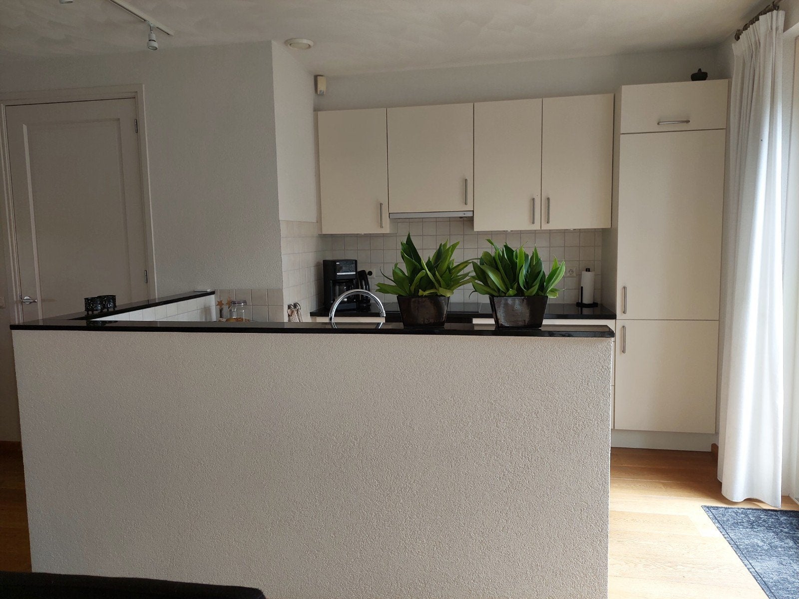 Complete keuken - recht + hoekstuk - kastjes roomwit + app., Ophalen, Gebruikt, Overige typen, Graniet of Steen