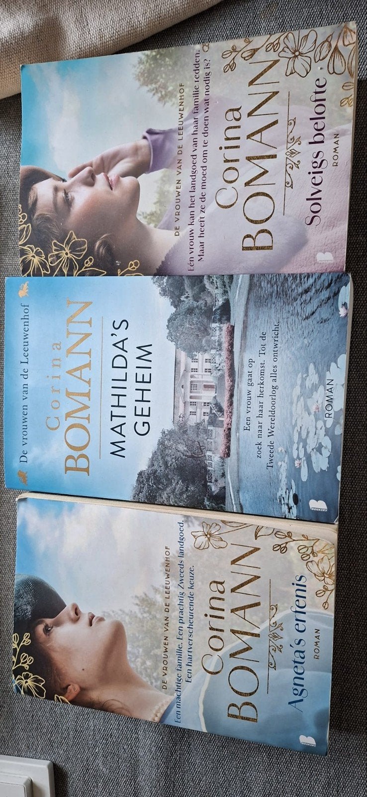 De vrouwen van Leeuwenhof serie - Corina Bomann (3 boeken), Ophalen of Verzenden, Zo goed als nieuw