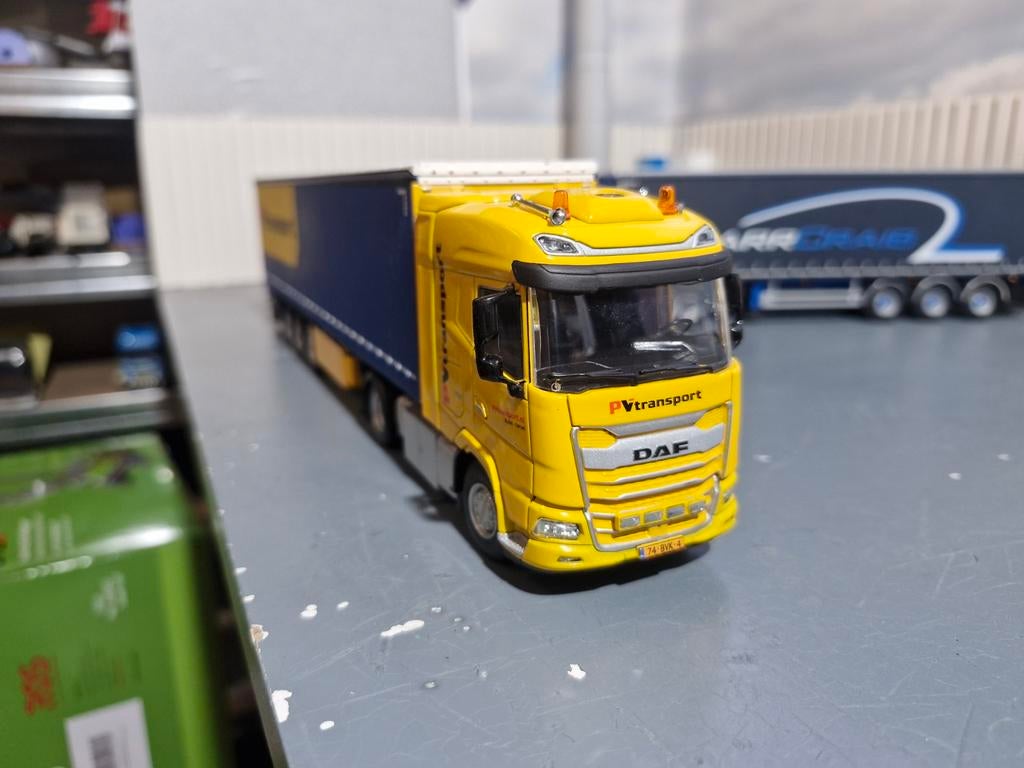 Daf XG met huiftrailer wsi, Hobby en Vrije tijd, Modelauto's | 1:50, Ophalen of Verzenden, Zo goed als nieuw, Bus of Vrachtwagen