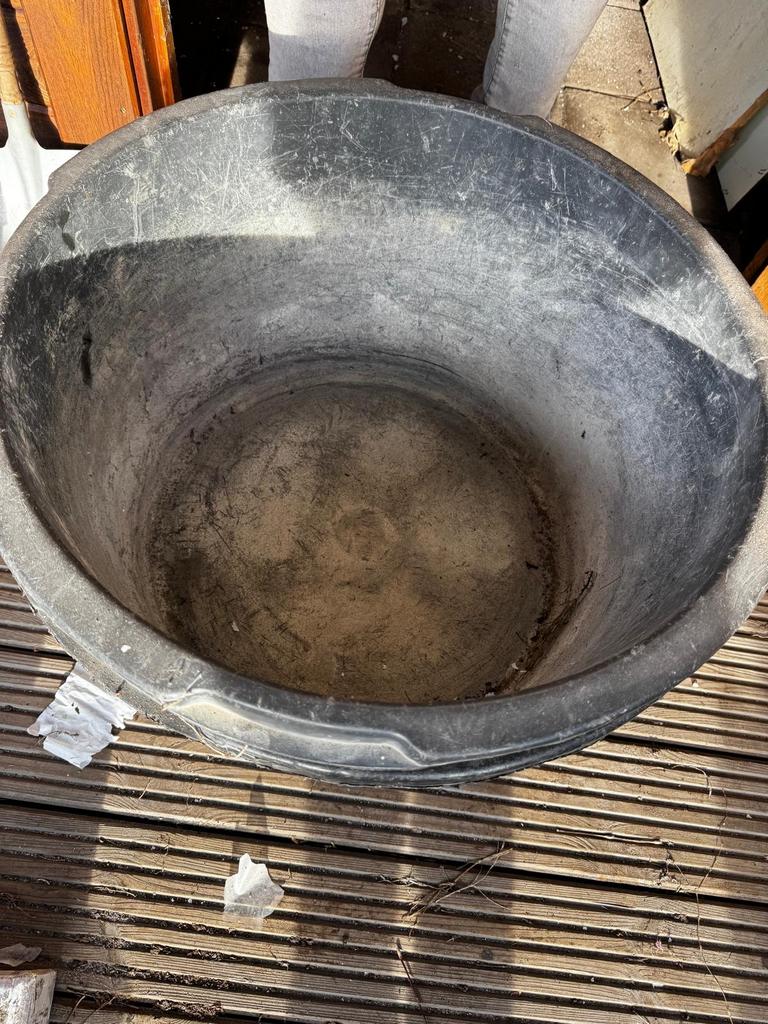 Cementen bak / kleine vijver, Gebruikt, Balkon, 40 cm of meer, Rond