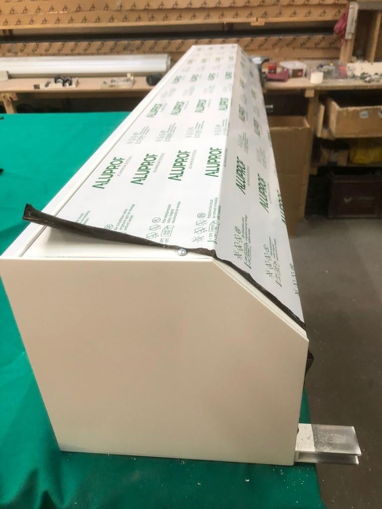 Roldeur,luik,garage extra sterk elektrisch 151.5cm br-285cm, Doe-het-zelf en Verbouw, Rolluiken, Ophalen, 200 cm of meer, Wit