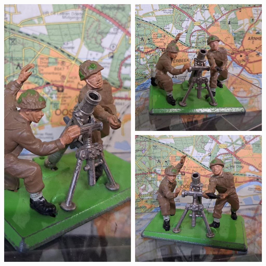 Britains Deetail British WWII Mortar Team  1/32, Ophalen of Verzenden, Zo goed als nieuw, 1:50 of kleiner, Figuur of Figuren