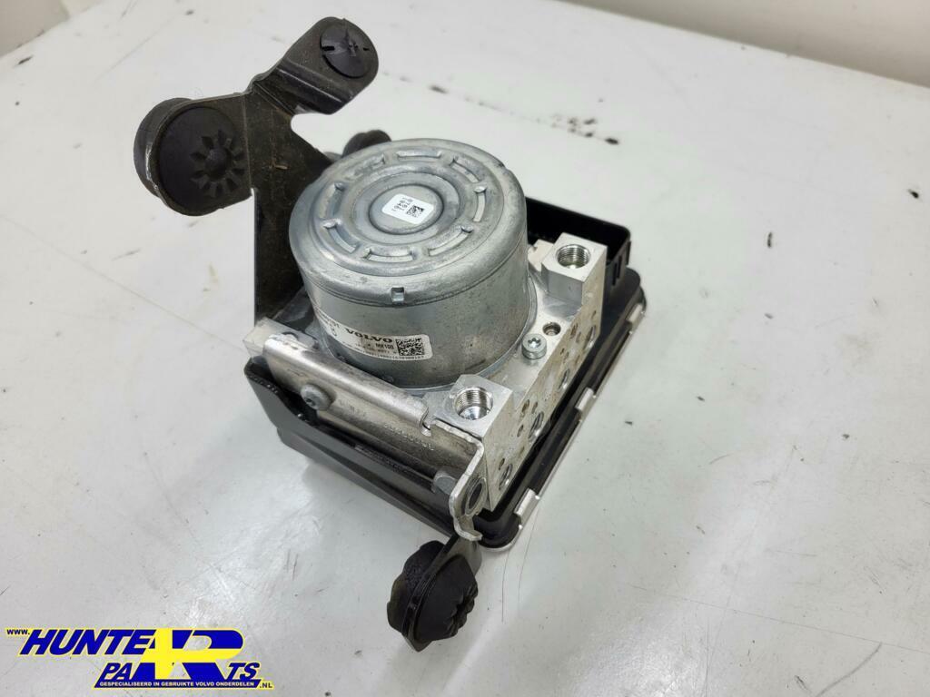 ABS pomp Volvo V90/S90/V90CC/XC90 ('16-'22) 31680101, Ophalen of Verzenden, Gebruikt